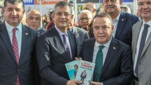 Özgür Özel: 100'üncü yılda Cumhuriyet Balosu, Çankaya Köşkü'nde olacak