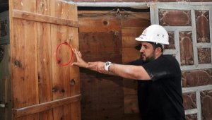 Serdengeçti'nin ahşap dolabında sürpriz yazı