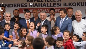 Vali Yazıcı, Menderes İlkokulu'nun temelini çocuklarla attı