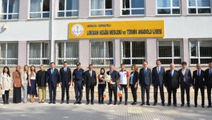Vali Yazıcı, öğrenci ve öğretmenlere AHENK'i anlattı