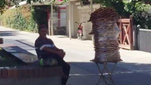 Yerli halka 7,5, turiste 20 liradan simit veren seyyar satıcıya para cezası