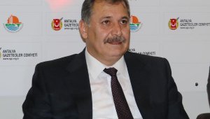 'Dur' ihtarına uymayıp polisle çatıştılar; 1 şüpheli öldü, 2 polis yaralı