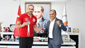 'Kızıl Fırtına' Avrupa Şampiyonu oldu
