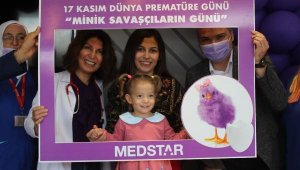790 gram doğan Ayza, 3'üncü yaş gününü hayata tutunduğu hastanede kutladı