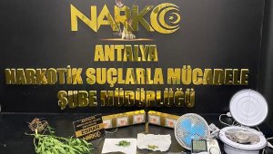Antalya Polisi'nden sokak satıcılarına operasyon