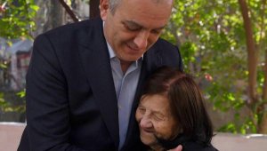 Başkan Esen'den asırlık çınar 'Melek Öğretmen'e anlamlı ziyaret