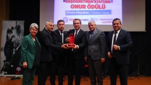 Başöğretmen Atatürk Onur Ödülü Sinan Meydan'ın