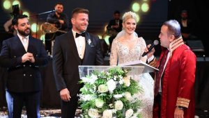 Başpehlivan İsmail Balaban ile İlayda Şeker evlendi