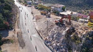 Bezirgan Ulugöl'e yürüyüş yolu ve kaldırım