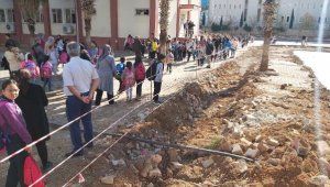Döşemealtı'nda okul bahçesindeki 'tedbirsiz' inşaat durduruldu