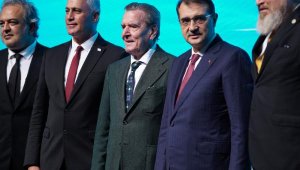 Eski Almanya Başbakanı Schröder: Türkiye, Avrupa'ya gaz tedarikinde önemli rol oynuyor