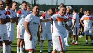 Futbolun şöhretleri Antalya'da buluştu