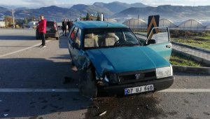 Kamyonetle otomobil çarpıştı; 1 yaralı