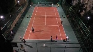 Kaş Belediyesi'nin tenis kurslarına büyük ilgi