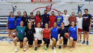Kepez'in kızları şampiyonluğa yakın