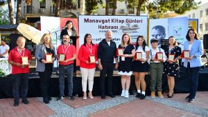 Manavgatlı yazarlar okurlarıyla buluştu