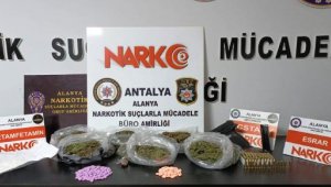 Otomobilde uyuşturucu ve tabanca bulundu