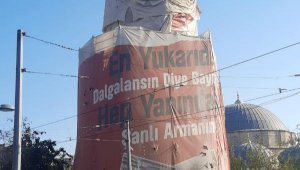 Tarihi Saat Kulesi'ne 90 yıl sonra konulan kubbenin, örtüsü kaldırıldı