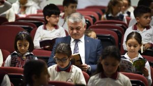 Vali Yazıcı: Okuyan gençler beni her zaman mutlu ediyor
