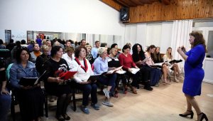 Yerleşik yabancılar, Türkçe öğrenmek için müzik korosu kurdu