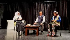 'Kaderin Oyunu'na ayakta alkış