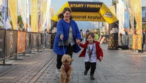 'Pati Run'da köpekleriyle koştular