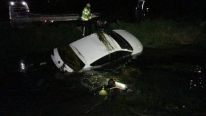 Antalya'da otomobil sulama kanalına uçtu: 1 ölü