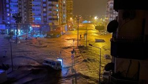 Antalya'nın iki ilçesinde sel felaketi
