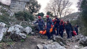 Antik kentin surlarından düşen Rus turistin ayağı kırıldı