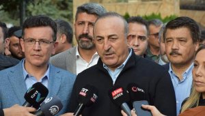 Bakan Çavuşoğlu, sel felaketinin yaşandığı Kumluca'yı ziyaret etti