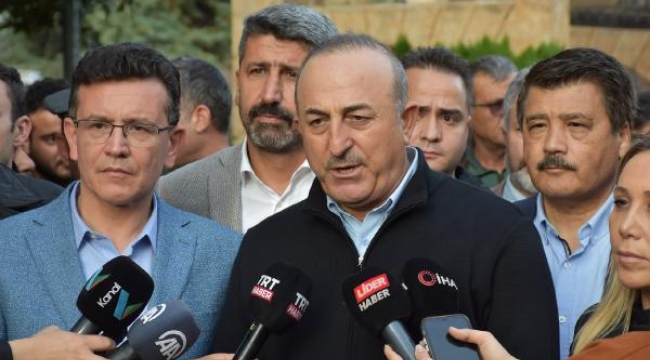 Bakan Çavuşoğlu, sel felaketinin yaşandığı Kumluca'yı ziyaret etti