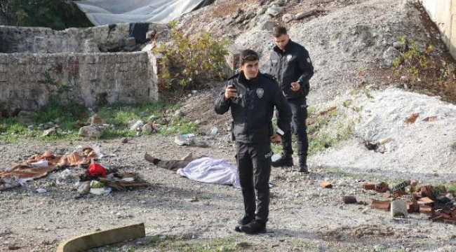 Boş arazide kadın cesedi bulundu