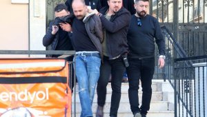 Eniştesine kızıp, kız kardeşini rehin aldı