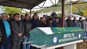 Eşinin öldürdüğü Selver hemşire, gözyaşlarıyla son yolculuğuna uğurlandı