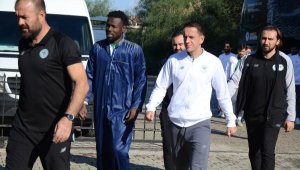 Futbolcular ve teknik adamlar, Dinler Bahçesi'nde cuma namazı kıldı