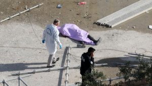İskele sökümü yaparken 8'inci kattan düşüp öldü