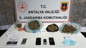 Jandarma uyuşturucu tacirlerine göz açtırmıyor