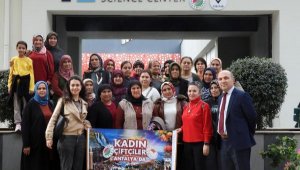 Kadın çiftçiler Dokumapark'ta