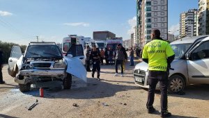 Kumluca'da kaza: 3 yaralı