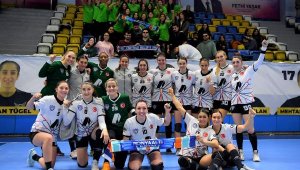 Mavi Kelebekler, ilk yarıyı 3'ncü sırada tamamladı