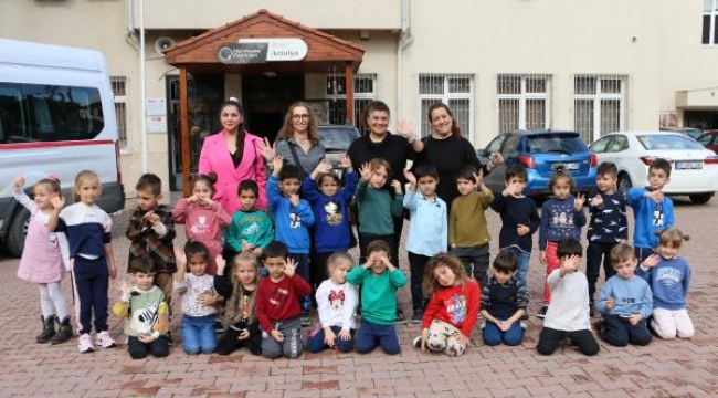 Minikler hem geleneksel sanatları öğreniyor, hem el becerilerini geliştiriyor