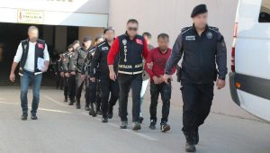 Polisten 'aranan' operasyonu; 74 gözaltı