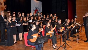 Sağlıkçılardan türkü konseri