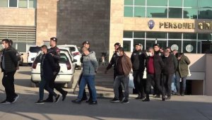 Suç örgütü operasyonunda polis ve bekçilerin de olduğu 21 şüpheli, adli kontrolle serbest