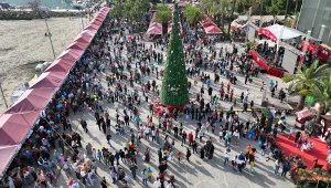 Yerleşik yabancılar Yeni Yıl Pazarı'nda buluştu