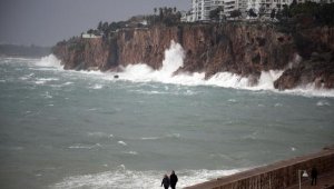 Antalya'da kuvvetli fırtına