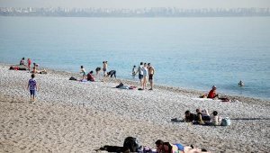 Antalya'da ocak ayında yabancıların deniz keyfi