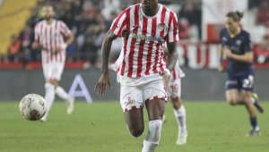 Antalyaspor Asbaşkanı Çelik: Wright'a 3 ülkeden 7 takımın büyük ilgisi var