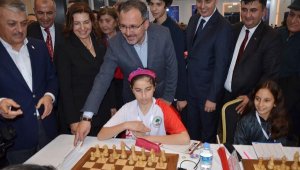 Bakan Kasapoğlu: Her evde mutlaka satranç oynayan birileri olsun