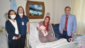 Başhekimden yılın ilk bebeğine ziyaret